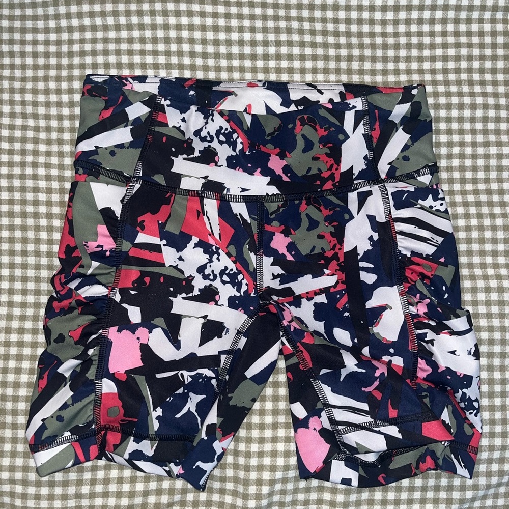 Lululemon Wunder Under biker shorts 6”
